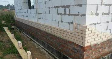 泡沫磚 傳統(tǒng)紅磚的綠色替代品，能否重塑農(nóng)村建房新格局？